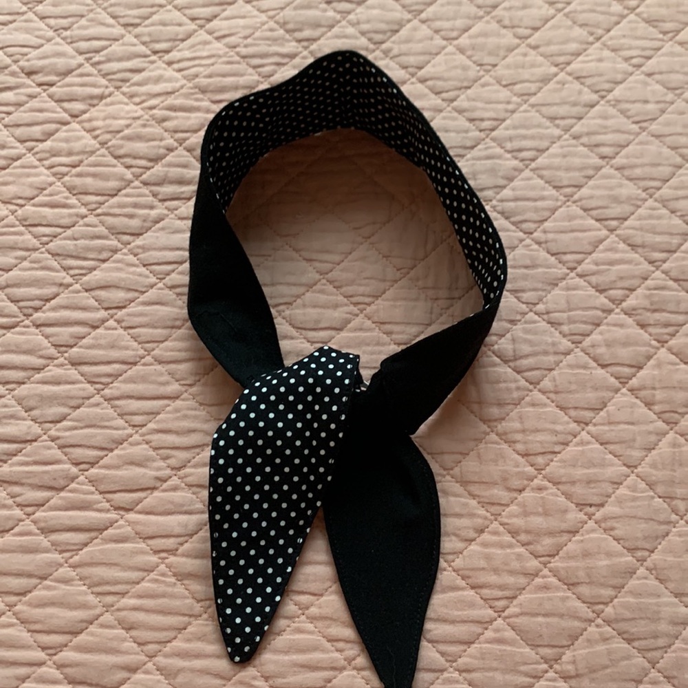 NEW - Handcrafted - Knot-back headband - two sides / black + white polka dots OZ